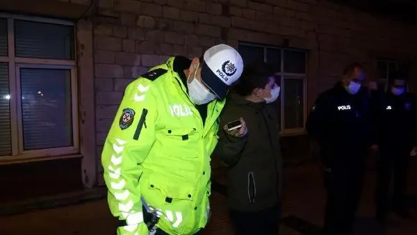 Son dakika haberleri! KISITLAMAYI İHLAL EDEN ALKOLLÜ SÜRÜCÜ, ÖNCE TERS YÖNDE ARAÇ KULLANDI SONRA POLİSE ZORLUK ÇIKARDI Son dakika haberleri! KISITLAMAYI İHLAL EDEN ALKOLLÜ SÜRÜCÜ, ÖNCE TERS YÖNDE ARAÇ KULLANDI SONRA POLİSE ZORLUK ÇIKARDI