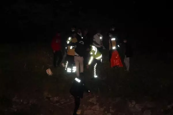 ADANA Kontrolden çıkan otomobil, atık su kanalına devrildi: 1 yaralı ADANA Kontrolden çıkan otomobil, atık su kanalına devrildi: 1 yaralı