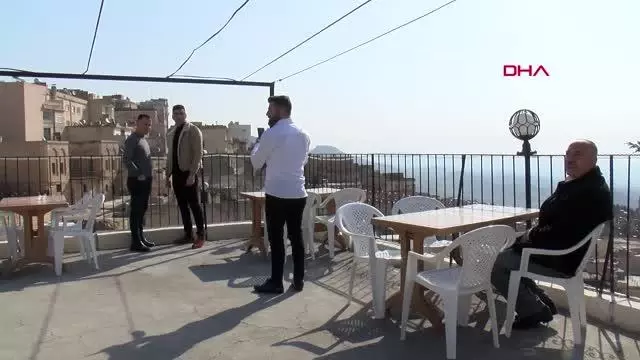 MARDİN Kısıtlamasız ilk hafta sonunda tarihi kent Mardin'de hareketlilik arttı MARDİN Kısıtlamasız ilk hafta sonunda tarihi kent Mardin'de hareketlilik arttı