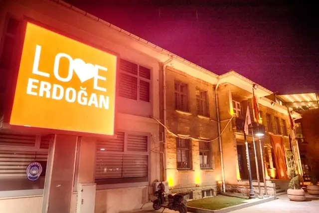 New York'taki 'Stop Erdoğan'a Sandıklı'dan 'Love Erdoğan'lı cevap New York'taki 'Stop Erdoğan'a Sandıklı'dan 'Love Erdoğan'lı cevap