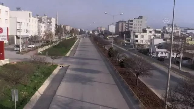 'Çok yüksek risk' kategorisindeki Adıyaman'da, cadde ve sokaklar boş kaldı 'Çok yüksek risk' kategorisindeki Adıyaman'da, cadde ve sokaklar boş kaldı