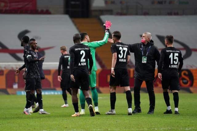 Tyler Boyd stated that Galatasaray's loss of points is also important for Beşiktaş. Tyler Boyd stated that Galatasaray's loss of points is also important for Beşiktaş.