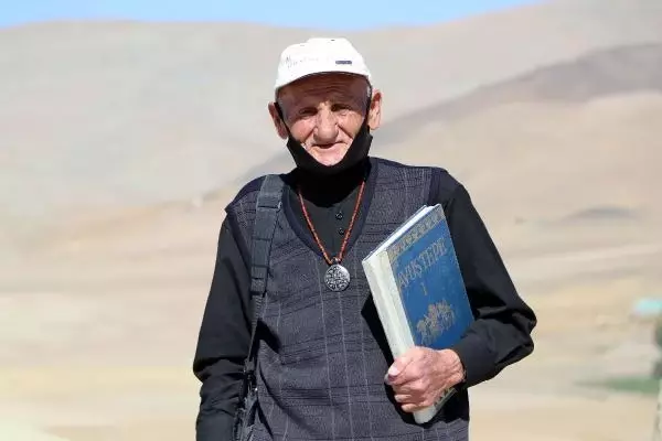 VAN 'Urartu kalesinin bekçisi' roman kahramanı oldu VAN 'Urartu kalesinin bekçisi' roman kahramanı oldu