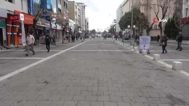 Uşak rehavete kapılmadı, caddeler boş kaldı Uşak rehavete kapılmadı, caddeler boş kaldı