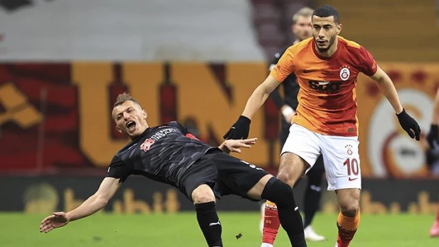 Younes Belhanda criticized TT Stadium's ground after Sivasspor match