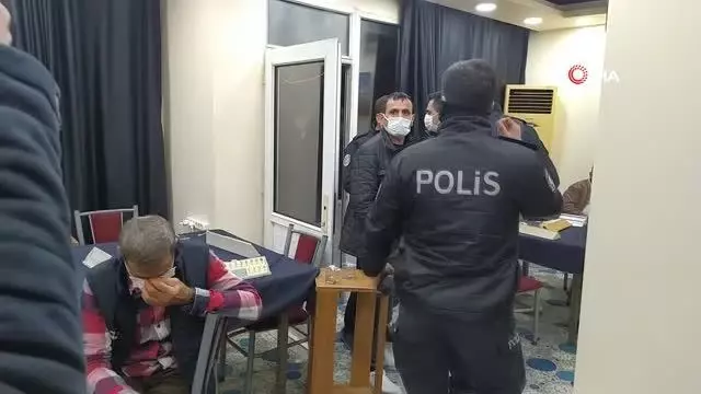 Adana'da güvenlik kameralı kumarhaneye baskın Adana'da güvenlik kameralı kumarhaneye baskın