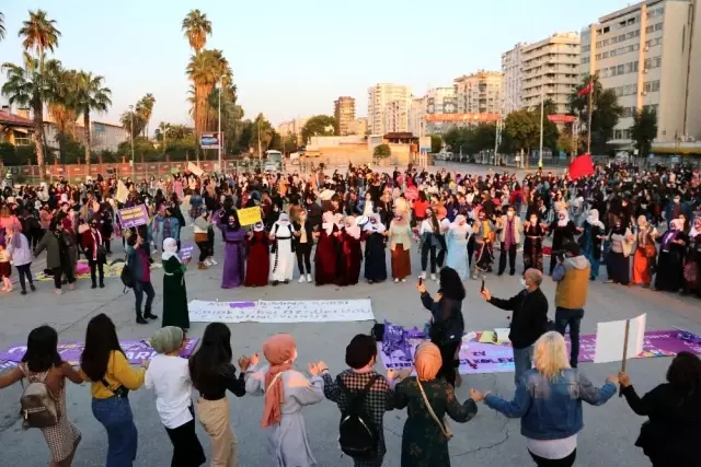 Adana'da kadınlardan yürüyüş Adana'da kadınlardan yürüyüş