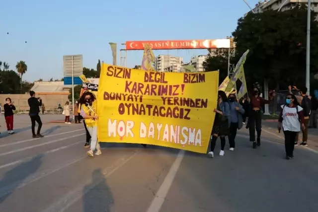 Adana'da kadınlardan yürüyüş Adana'da kadınlardan yürüyüş