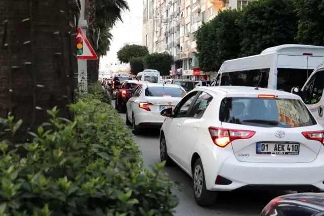 Adana'da kadınlardan yürüyüş Adana'da kadınlardan yürüyüş