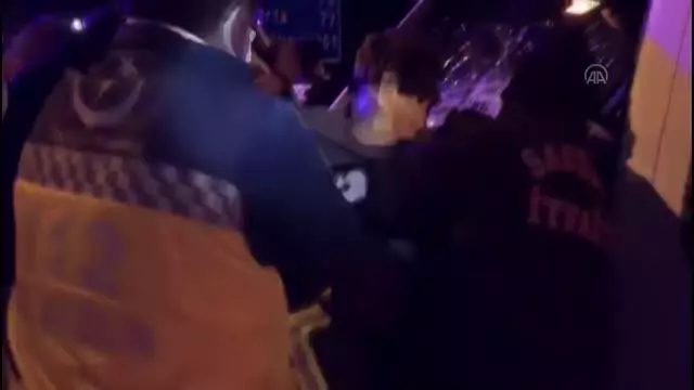 Son dakika gündem: AFYONKARAHİSAR - Kamyonet ile kamyon çarpıştı: 1 yaralı Son dakika gündem: AFYONKARAHİSAR - Kamyonet ile kamyon çarpıştı: 1 yaralı