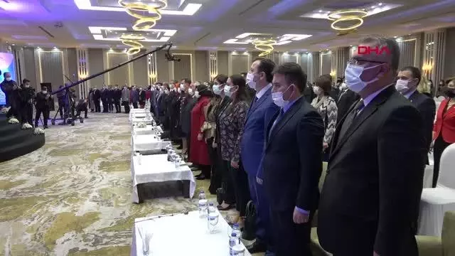 AFYONKARAHİSAR Vali Çiçek, açılışta satış yaptı AFYONKARAHİSAR Vali Çiçek, açılışta satış yaptı