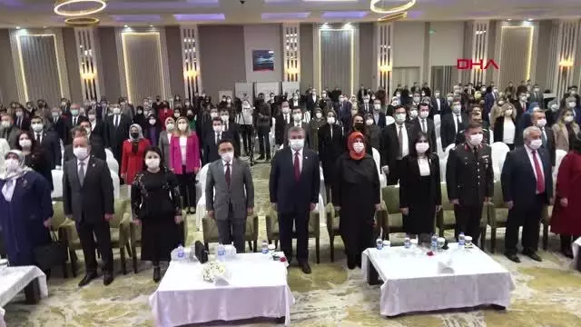 AFYONKARAHİSAR Vali Çiçek, açılışta satış yaptı AFYONKARAHİSAR Vali Çiçek, açılışta satış yaptı