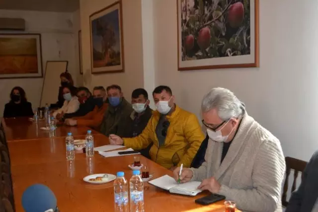 AK Parti Balıkesir Milletvekili Mustafa Canbey, Ayvalık'ta çiftçileri dinledi