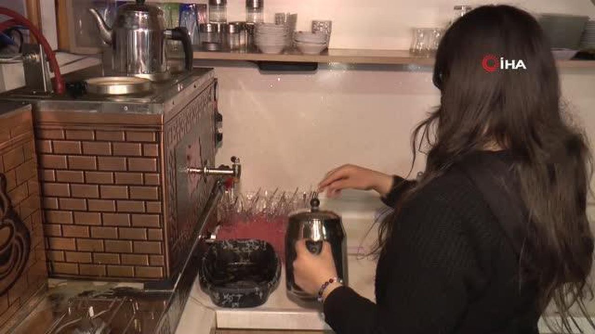 Anne ve kızı çay ocağı açtı, 'Yapamazsın' diyenlere inat başardılarKütahyalı Meryem ve Hatice Delibaş, 'Kadın isterse başarır' sözünü gözler...