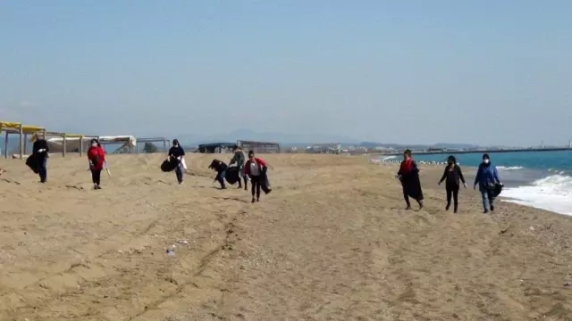 - Antalya'da 8 Mart Kadınlar Günü'nde kadınlardan sahil temizliği - Antalya'da 8 Mart Kadınlar Günü'nde kadınlardan sahil temizliği