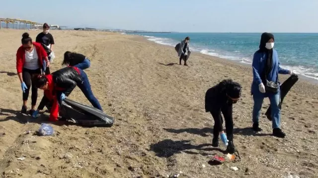 - Antalya'da 8 Mart Kadınlar Günü'nde kadınlardan sahil temizliği - Antalya'da 8 Mart Kadınlar Günü'nde kadınlardan sahil temizliği
