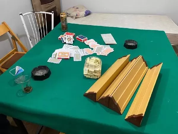 Kumar oynayan 7 kişiye 51 bin 116 lira ceza kesildi Kumar oynayan 7 kişiye 51 bin 116 lira ceza kesildi