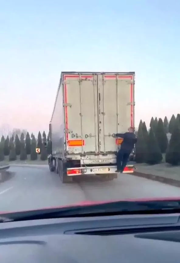 Tırın arkasında 'pes' dedirten yolculuk Tırın arkasında 'pes' dedirten yolculuk