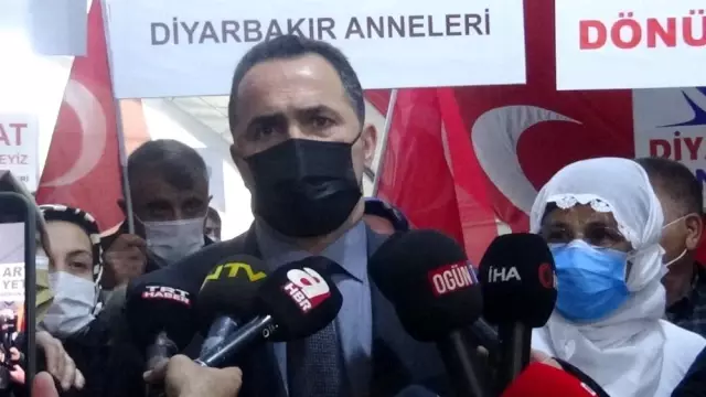Evlat nöbeti tutan ailelere 8 Mart Dünya Kadınlar Günü ziyaretini Yıldız ailesi yaptı Evlat nöbeti tutan ailelere 8 Mart Dünya Kadınlar Günü ziyaretini Yıldız ailesi yaptı