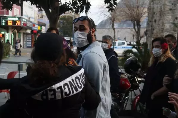 ANTALYA KADINLAR GÜNÜ ETKİNLİĞİNDE TARTIŞMA ANTALYA KADINLAR GÜNÜ ETKİNLİĞİNDE TARTIŞMA
