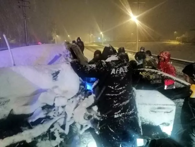Bitlis'te trafik kazası: 1 yaralı Bitlis'te trafik kazası: 1 yaralı