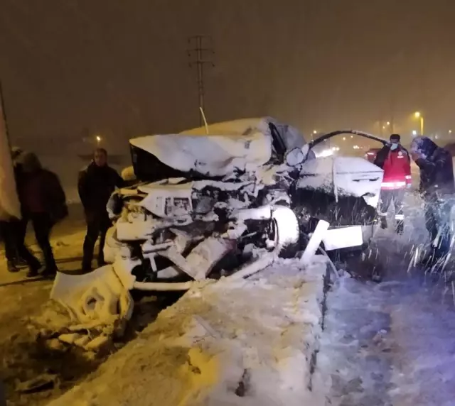 Bitlis'te trafik kazası: 1 yaralı Bitlis'te trafik kazası: 1 yaralı