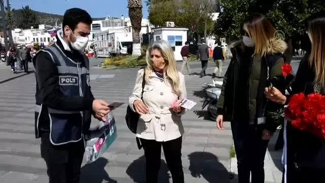 Bodrum'da cüzdanını düşüren kadın, polisin telefonuyla sevindi Bodrum'da cüzdanını düşüren kadın, polisin telefonuyla sevindi