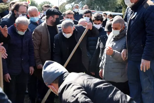 Büyükçekmece Belediye Meclis Üyesi Ahmet Şahin'in babası son yolculuğuna uğurlandı Büyükçekmece Belediye Meclis Üyesi Ahmet Şahin'in babası son yolculuğuna uğurlandı