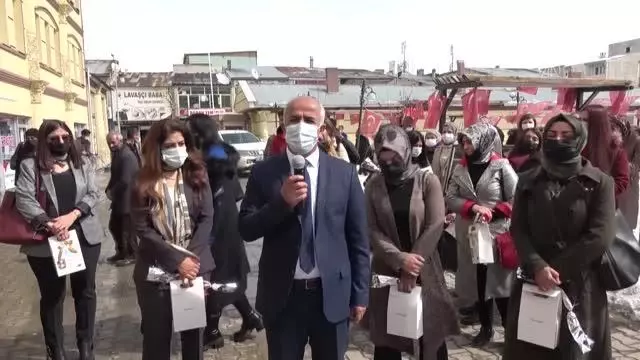 Çaldıran'da kadına yönelik şiddeti anlatan fotoğrafların yer aldığı sergi açıldı Çaldıran'da kadına yönelik şiddeti anlatan fotoğrafların yer aldığı sergi açıldı