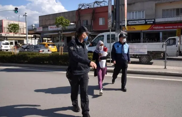 Dilenciler kaçtı zabıtalar kovaladı Dilenciler kaçtı zabıtalar kovaladı