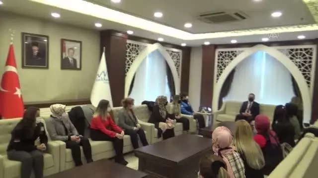 Diyarbakır'daki evlat nöbetine katılan Nazime Arslan 'yılın kadını' seçildi Diyarbakır'daki evlat nöbetine katılan Nazime Arslan 'yılın kadını' seçildi