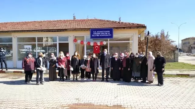 Dünya Kadınlar Günü'nde 'Kadın Kooperatifi' açıldı Dünya Kadınlar Günü'nde 'Kadın Kooperatifi' açıldı