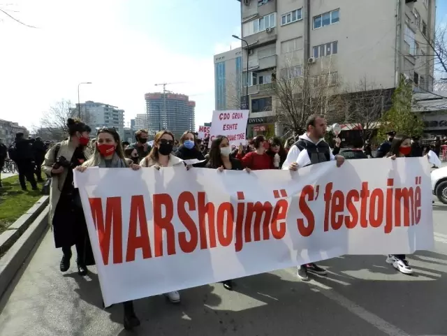 - Dünya Kadınlar Günü'nde Kosovalı kadınlardan protesto - Dünya Kadınlar Günü'nde Kosovalı kadınlardan protesto
