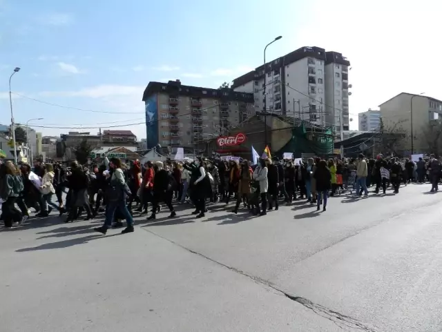 - Dünya Kadınlar Günü'nde Kosovalı kadınlardan protesto - Dünya Kadınlar Günü'nde Kosovalı kadınlardan protesto