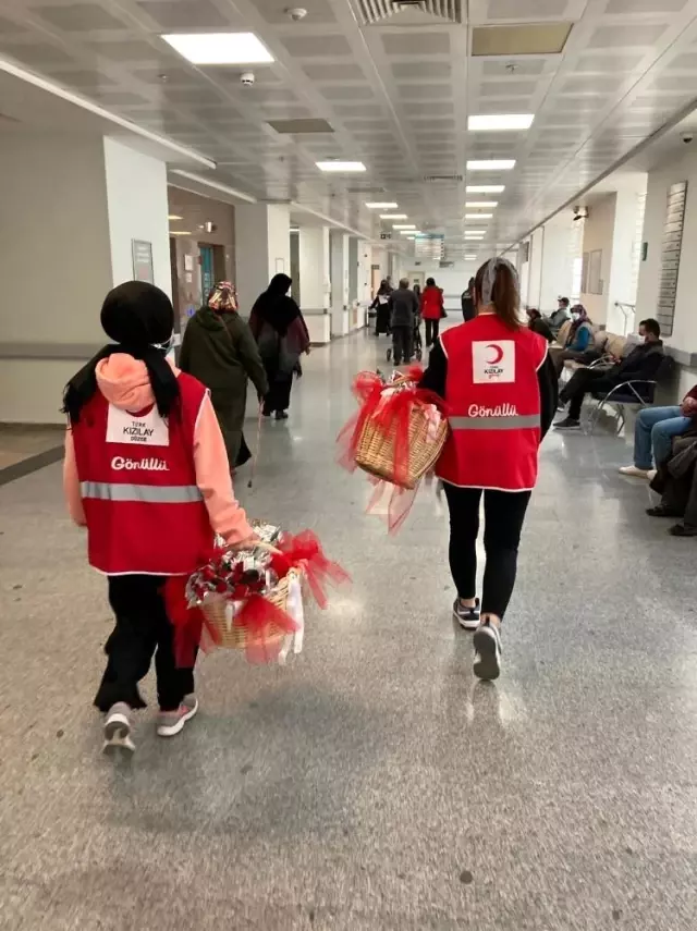 Dünya kadınlarının yardımına koşan Kızılay, kadınlar gününü unutmadı Dünya kadınlarının yardımına koşan Kızılay, kadınlar gününü unutmadı