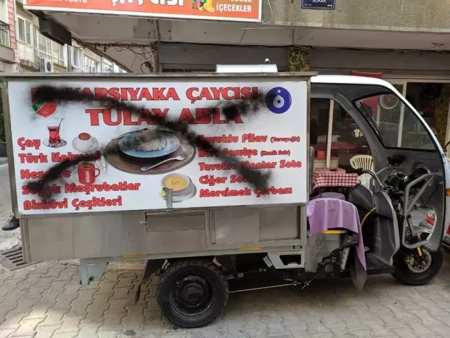 Ekmeğinin peşinde olan kadının seyyar aracına çirkin saldırı Ekmeğinin peşinde olan kadının seyyar aracına çirkin saldırı
