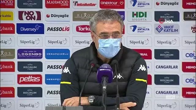 Ersun Yanal: 'Ofansif gücümüzü kullanmakta cömert olmalıyız' Ersun Yanal: 'Ofansif gücümüzü kullanmakta cömert olmalıyız'