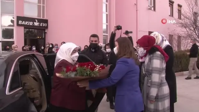 Son dakika... Erzincan'da girişimci kadınların el emeği göz nuru ürünlerinin yer aldığı Kadın Kültür Merkezi açıldı Son dakika... Erzincan'da girişimci kadınların el emeği göz nuru ürünlerinin yer aldığı Kadın Kültür Merkezi açıldı