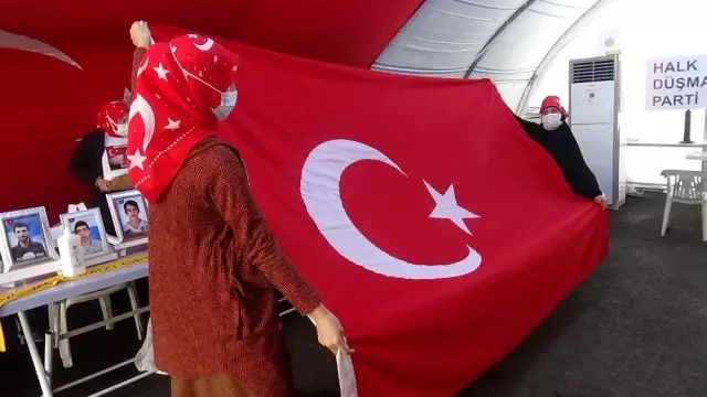 Evlat nöbetindeki anneden, HDP'ye 8 Mart tepkisi Evlat nöbetindeki anneden, HDP'ye 8 Mart tepkisi
