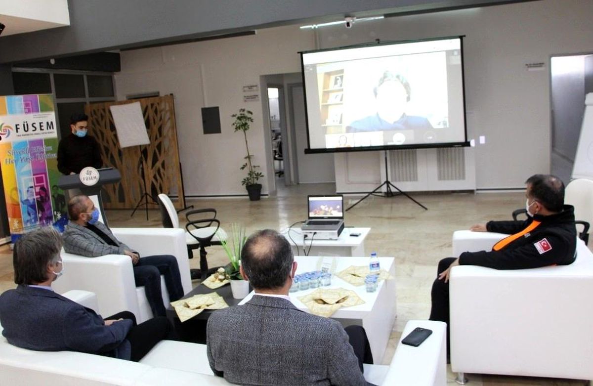 FÜ'de 'Günümüzde kadın' programı