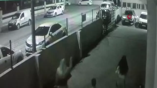 Fuhuş yapmak istemeyen kadının saçını kesip bıçakladılar Fuhuş yapmak istemeyen kadının saçını kesip bıçakladılar