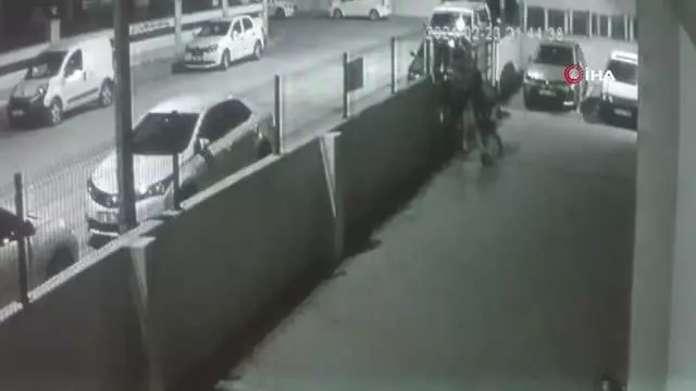 Fuhuş yapmak istemeyen kadının saçını kesip bıçakladılar Fuhuş yapmak istemeyen kadının saçını kesip bıçakladılar
