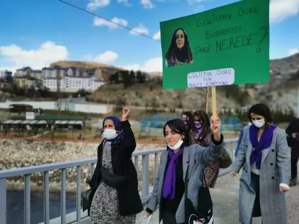 Gülistan'ın ailesi adliyeye yürüyüp, eski erkek arkadaşının tutuklanmasını istedi Gülistan'ın ailesi adliyeye yürüyüp, eski erkek arkadaşının tutuklanmasını istedi