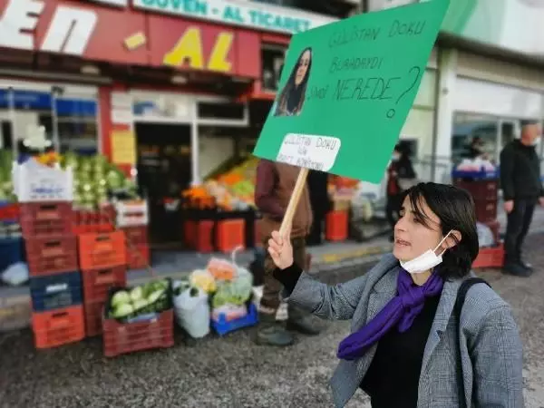 Gülistan'ın ailesi adliyeye yürüyüp, eski erkek arkadaşının tutuklanmasını istedi Gülistan'ın ailesi adliyeye yürüyüp, eski erkek arkadaşının tutuklanmasını istedi