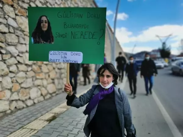 Gülistan'ın ailesi adliyeye yürüyüp, eski erkek arkadaşının tutuklanmasını istedi Gülistan'ın ailesi adliyeye yürüyüp, eski erkek arkadaşının tutuklanmasını istedi