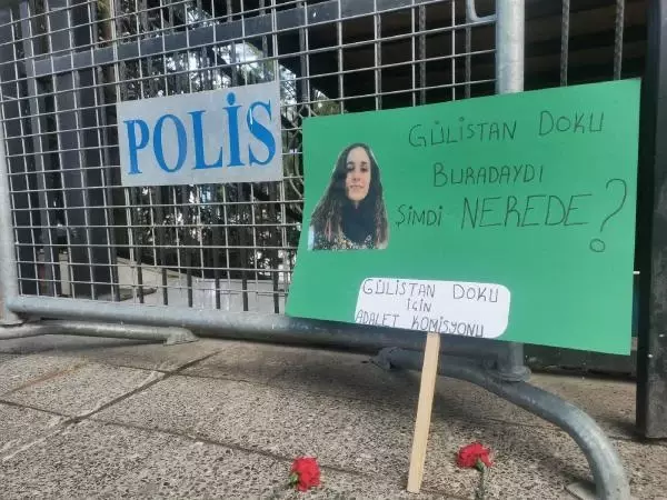 Gülistan'ın ailesi adliyeye yürüyüp, eski erkek arkadaşının tutuklanmasını istedi Gülistan'ın ailesi adliyeye yürüyüp, eski erkek arkadaşının tutuklanmasını istedi