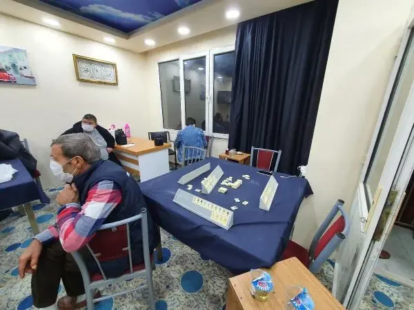 Güvenlik kameralı kahvehanede kumar oynayan 30 kişiye ceza Güvenlik kameralı kahvehanede kumar oynayan 30 kişiye ceza