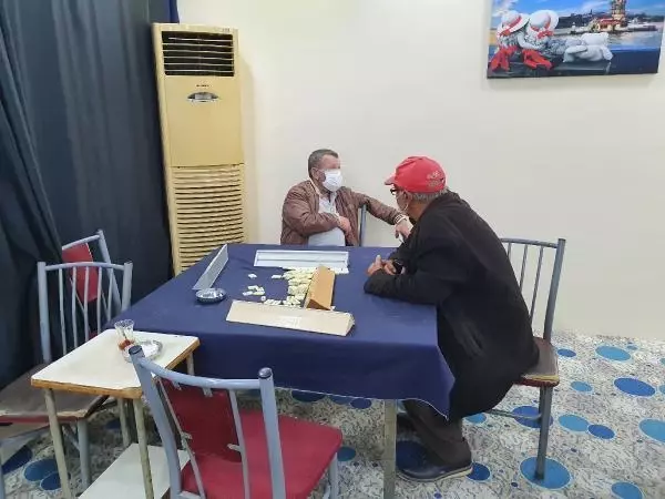 Güvenlik kameralı kahvehanede kumar oynayan 30 kişiye ceza Güvenlik kameralı kahvehanede kumar oynayan 30 kişiye ceza