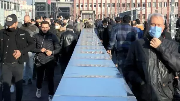 İSTANBUL'DA TRAFİK YOĞUNLUĞU YÜZDE 70'E ULAŞTI İSTANBUL'DA TRAFİK YOĞUNLUĞU YÜZDE 70'E ULAŞTI
