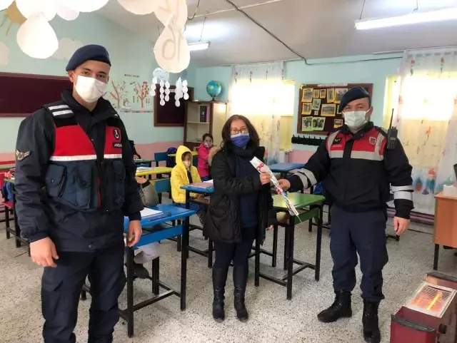Son Dakika | Jandarmadan kadınlara karanfil Son Dakika | Jandarmadan kadınlara karanfil